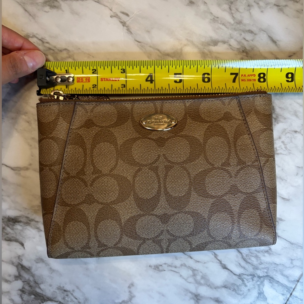 Vintage Coach Tan Signature zippered pouch - Picture 7 of 9